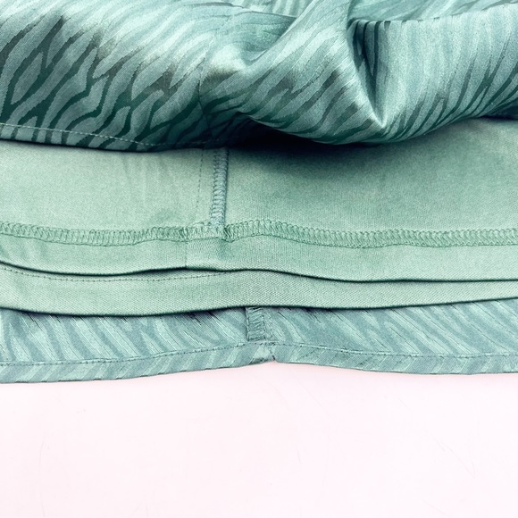 NWT Urban Outfitters Mini Green Satin Long Sleeve Dress Plunge Neckline L Defect - Picture 5 of 13